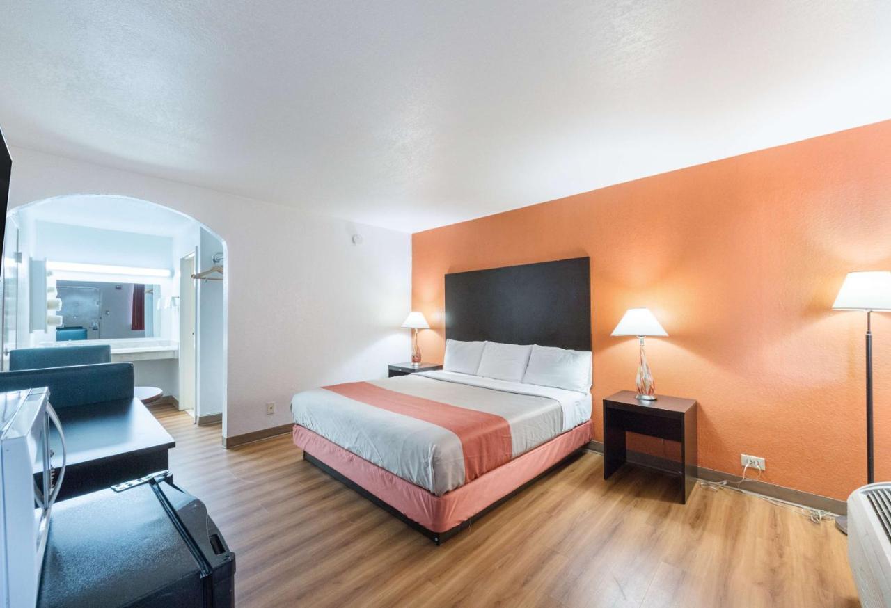 Motel 6 San Antonio Tx I10 West Екстериор снимка