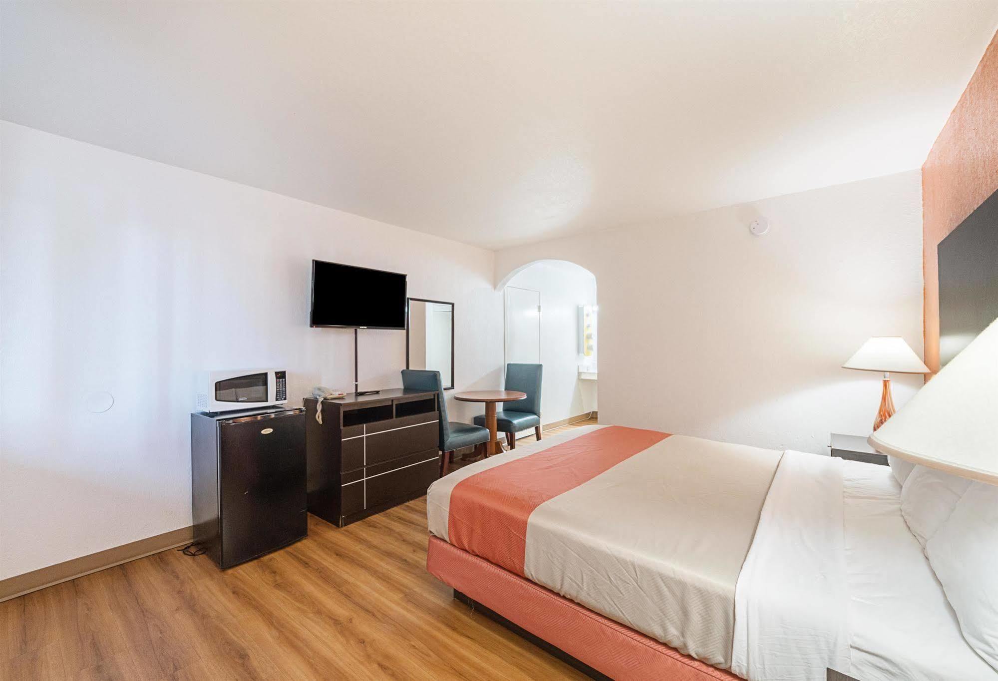 Motel 6 San Antonio Tx I10 West Екстериор снимка